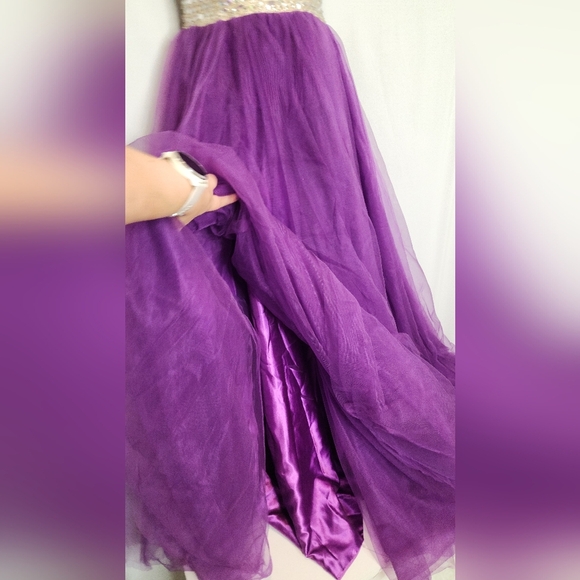 🔥Purple Tulle Gown with Beaded Bodice - Picture 4 of 9
